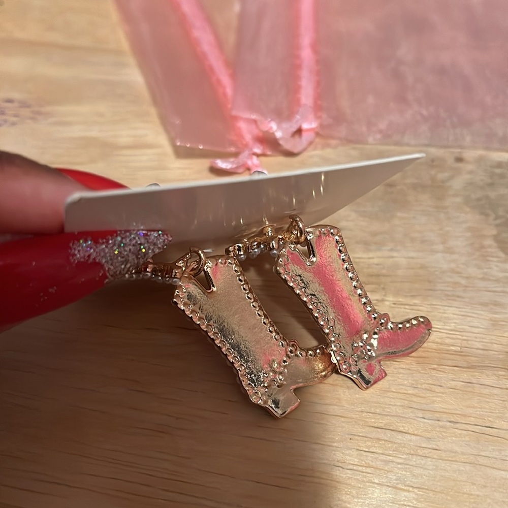 BARBIE EARRING SET! 2 pairs - Picture 4 of 5